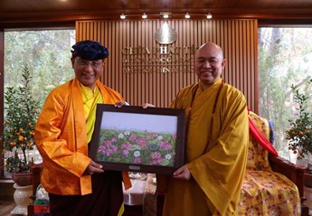 Đức Gyalwang Drukpa viếng thăm chùa Phật tích đầu xuân