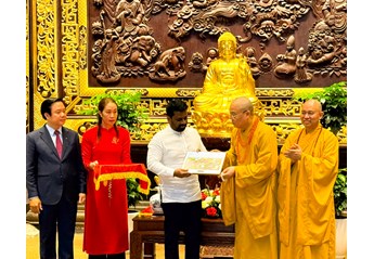Bản in Liên Hoa Tịnh Cảnh - Bức tranh quý được GHPGVN chọn làm món quà tặng Tổng thống Sri Lanka