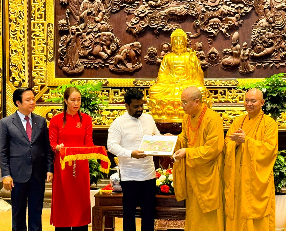 Bản In Liên Hoa Tịnh Cảnh - Bức tranh quý được GHPGVN chọn làm món quà tặng Tổng thống Sri Lanka